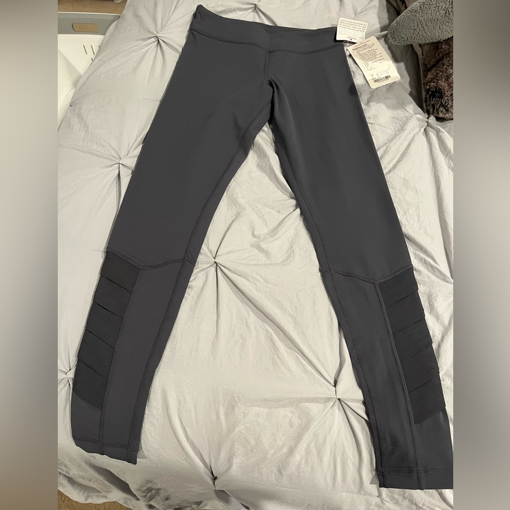 Women’s Lululemon Grey leggings new!